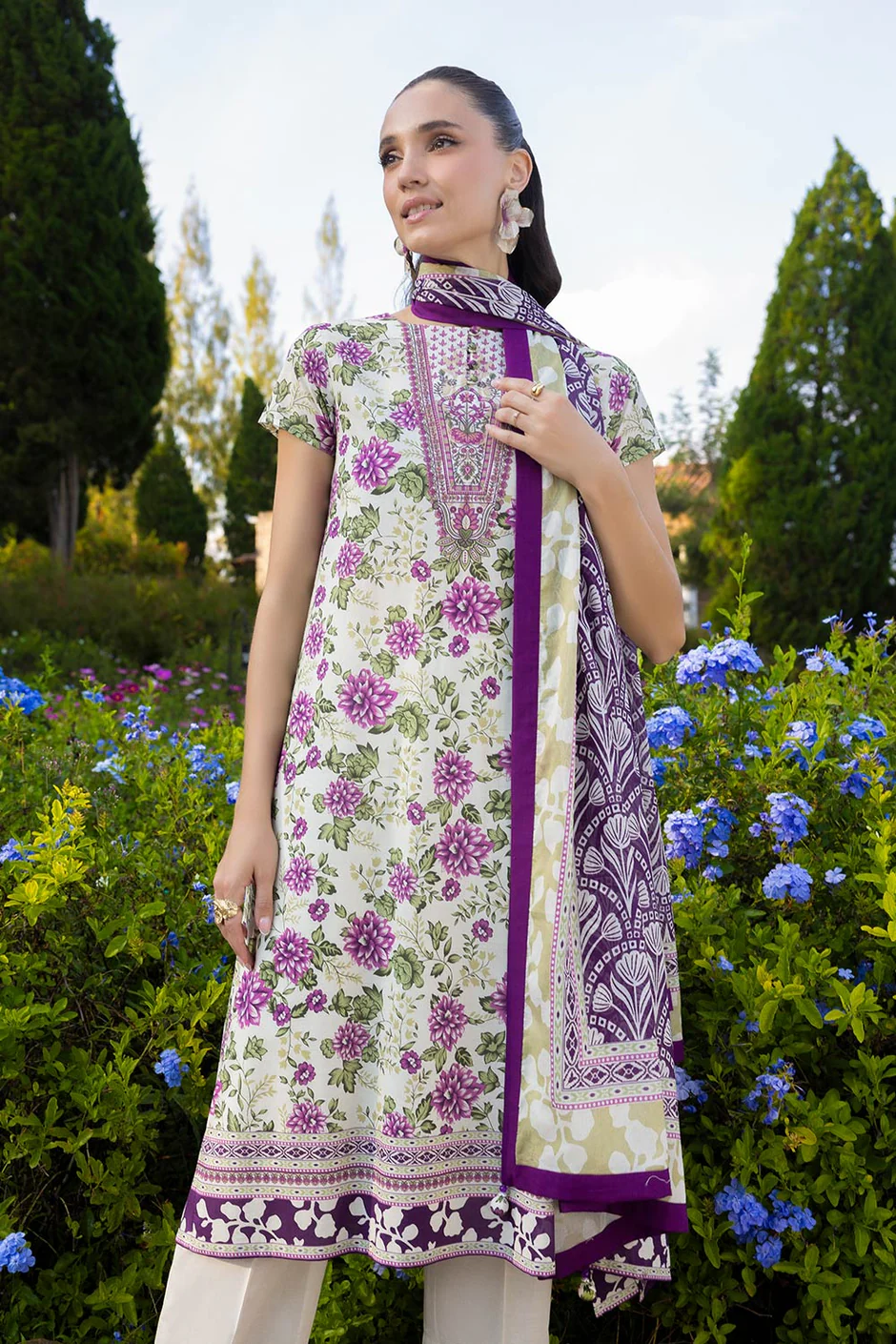 Gul Ahmed Printed Lawn Collection - Image 7