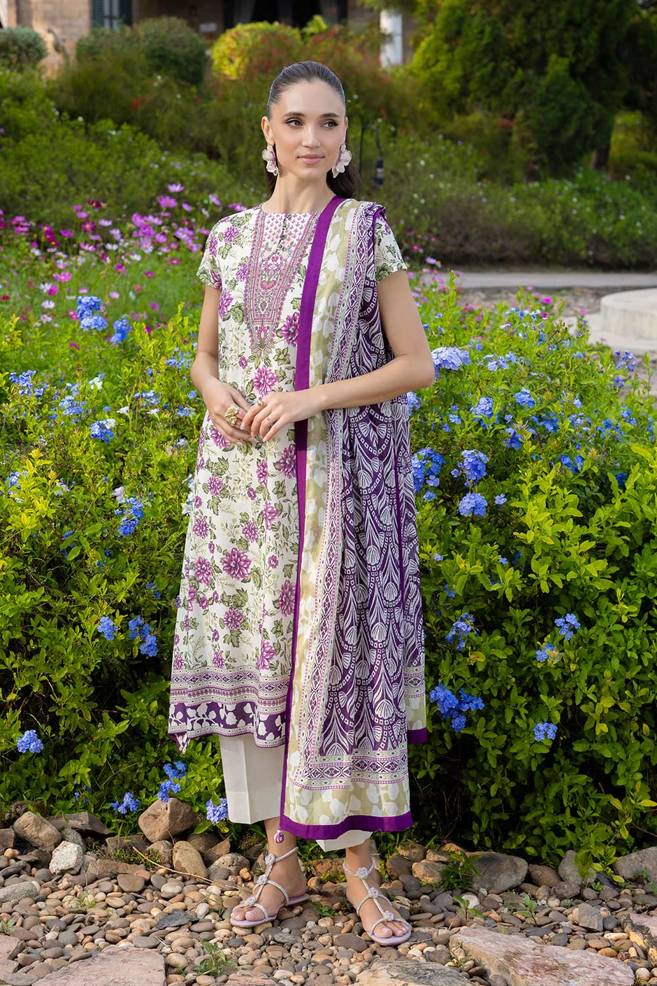 Gul Ahmed Printed Lawn Collection - Image 9